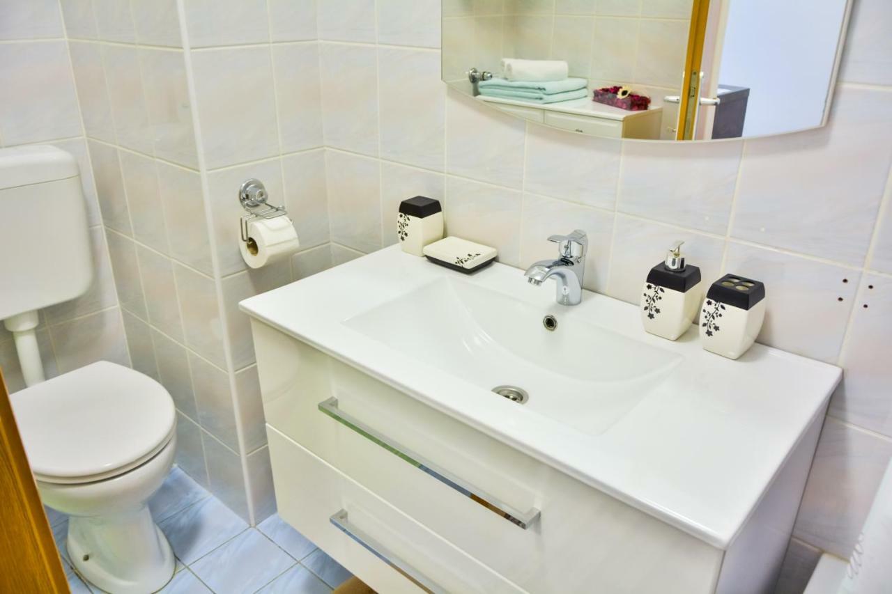 Apartment Klaudio Senj  Buitenkant foto