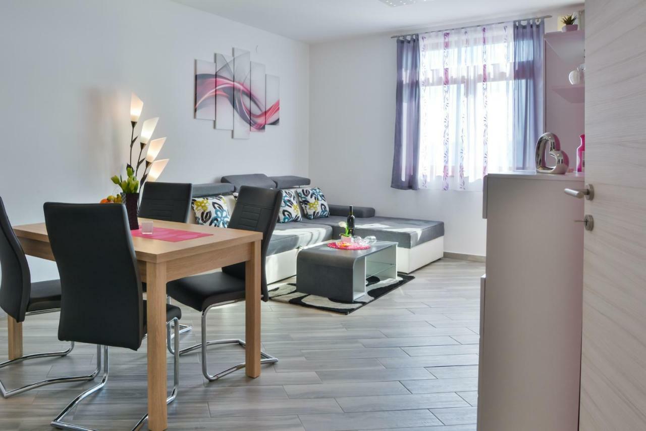 Apartment Klaudio Senj  Buitenkant foto